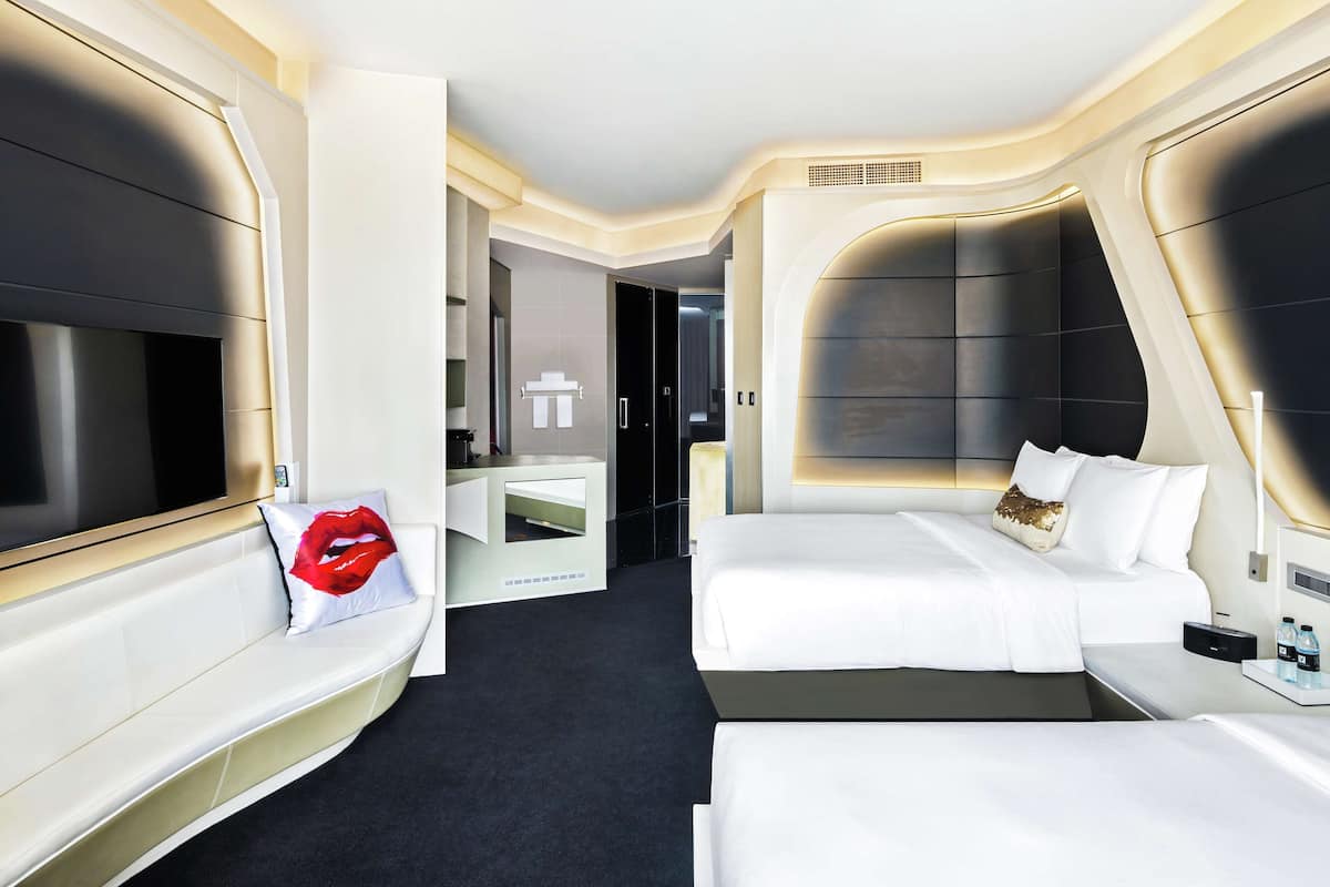 Vhotel_DeluxeRoom04